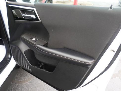 Used 2022 Mitsubishi Outlander ES image 39