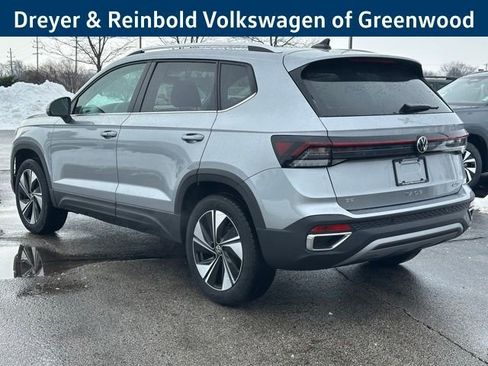 New 2026 Volkswagen Taos SE image 5