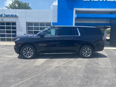 Used 2022 Chevrolet Suburban LT w/ Luxury Package AWD/4WD image 2