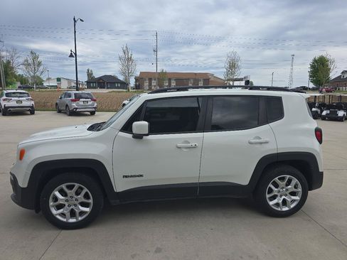 Used 2018 Jeep Renegade Latitude w/ Popular Equipment Group FWD image 2