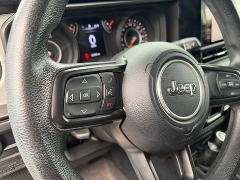 Used 2024 Jeep Wrangler Unlimited Sport AWD/4WD image 9