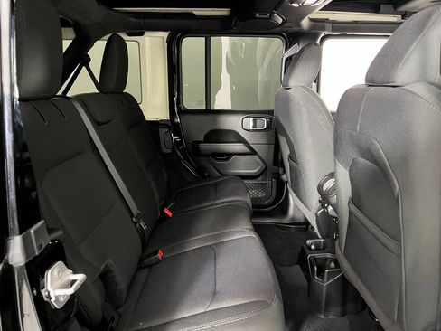 Used 2020 Jeep Wrangler Unlimited Sahara image 30