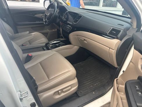 Used 2021 Honda Pilot Touring image 8
