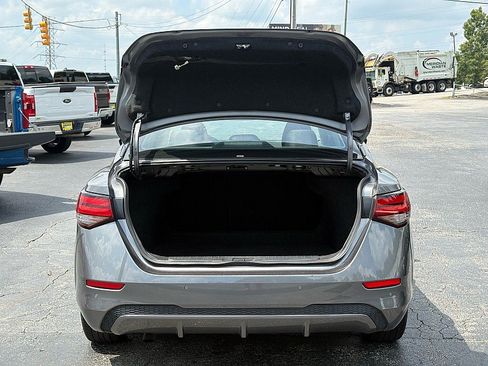 Used 2025 Nissan Sentra SV FWD image 9
