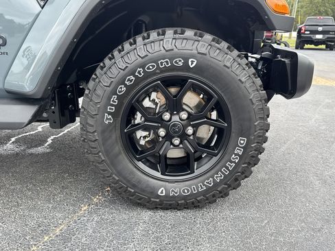 New 2025 Jeep Gladiator High Tide image 12