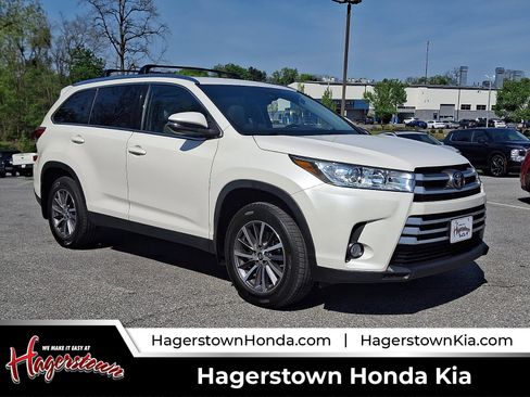 Used 2019 Toyota Highlander XLE AWD/4WD image 1