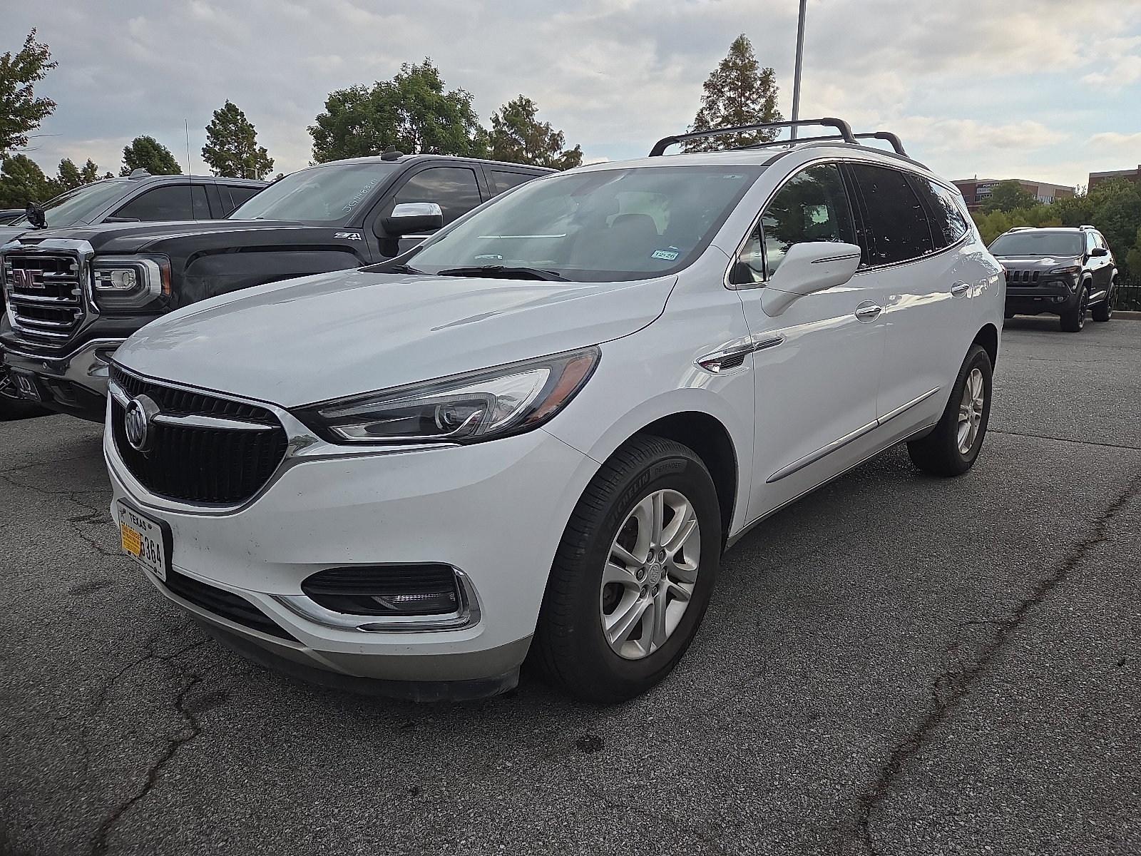 Used 2020 Buick Enclave Essence w/ Sound and Sites Package FWD image 2
