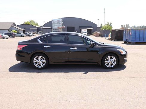 Used 2015 Nissan Altima 2.5 SV w/ Convenience Package FWD image 4