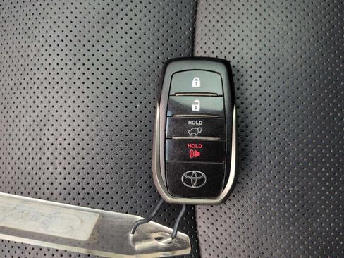 Used 2018 Toyota Land Cruiser AWD/4WD image 37
