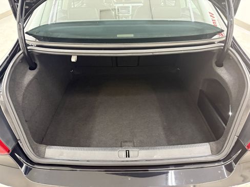 Used 2011 Volkswagen CC Sport FWD image 8