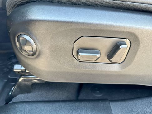 Used 2025 Jeep Gladiator Rubicon AWD/4WD image 12
