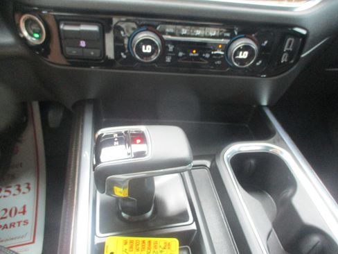 Used 2024 Chevrolet Silverado 1500 LT Trail Boss w/ LT Trail Boss Premium Package AWD/4WD image 8