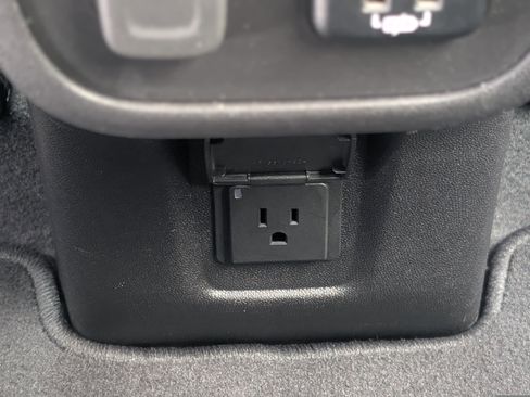 Used 2018 Chevrolet Equinox Premier image 37