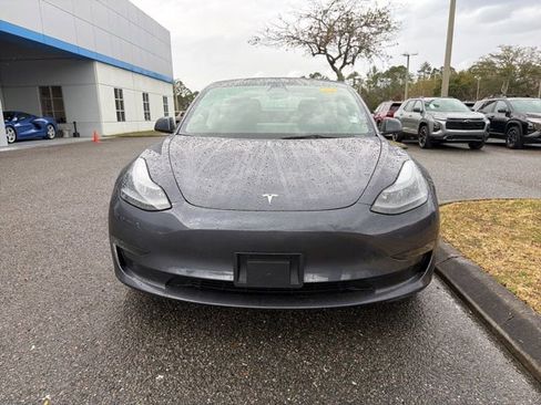 Used 2023 Tesla Model 3 Performance image 2