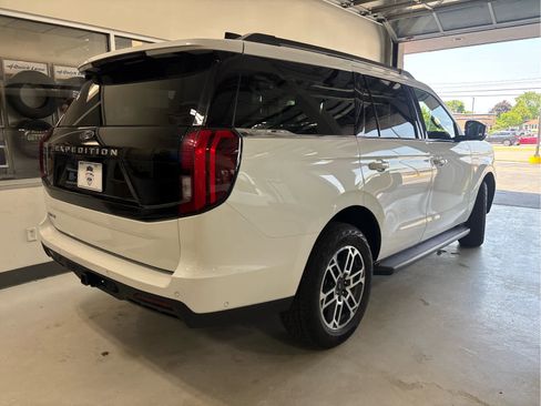 Used 2025 Ford Expedition Active AWD/4WD image 8