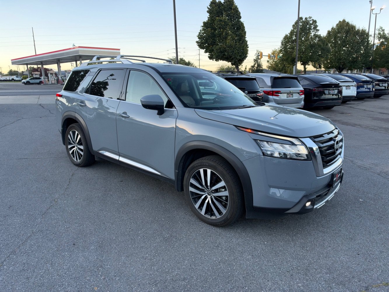 Used 2023 Nissan Pathfinder Platinum AWD/4WD image 7