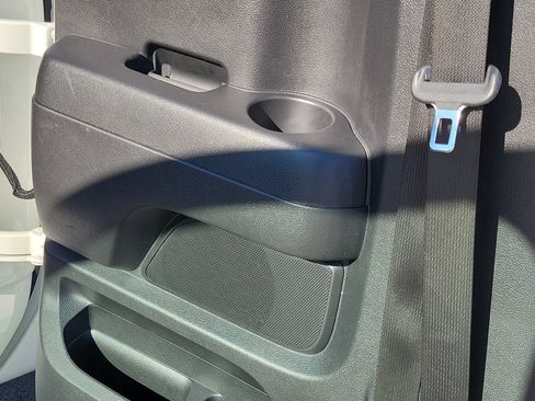 Used 2022 Nissan Titan S image 13