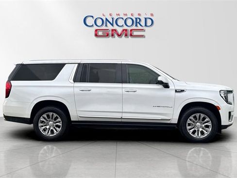 Used 2023 GMC Yukon XL Denali image 3