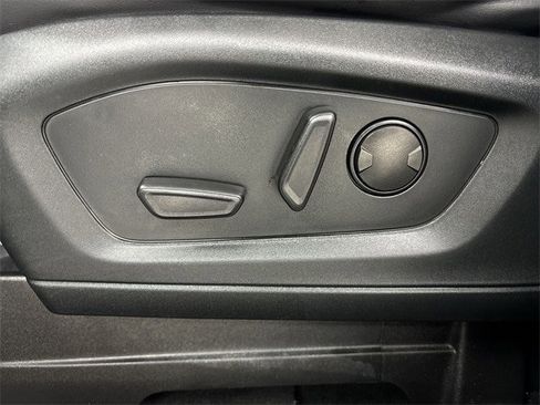 Certified 2022 Ford Explorer XLT w/ Equipment Group 202A image 4