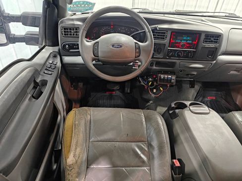 Used 2004 Ford Excursion XLT image 4