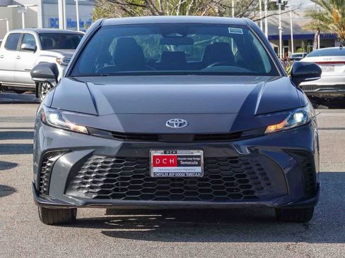 Used 2025 Toyota Camry SE image 2