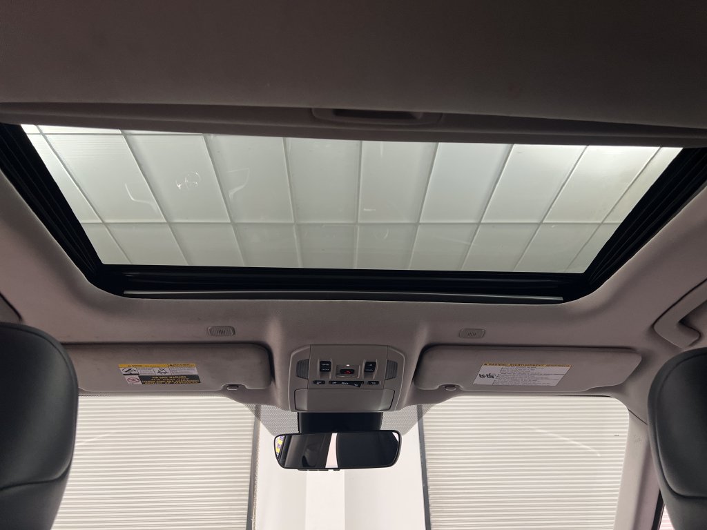 Used 2025 Toyota Highlander XLE FWD image 49