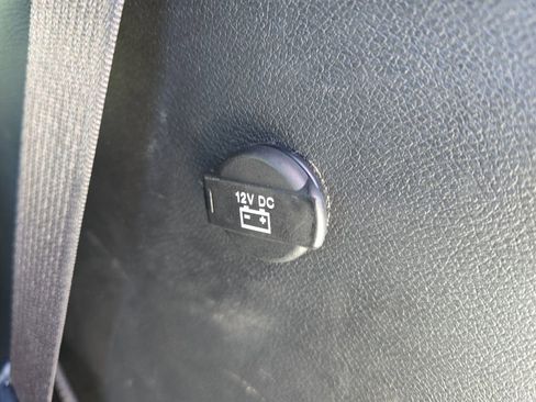 Used 2024 Chrysler Pacifica Limited FWD image 35