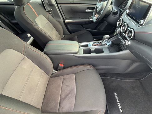 Used 2025 Nissan Sentra SR FWD image 35