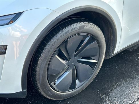 Used 2026 Tesla Model Y AWD image 10