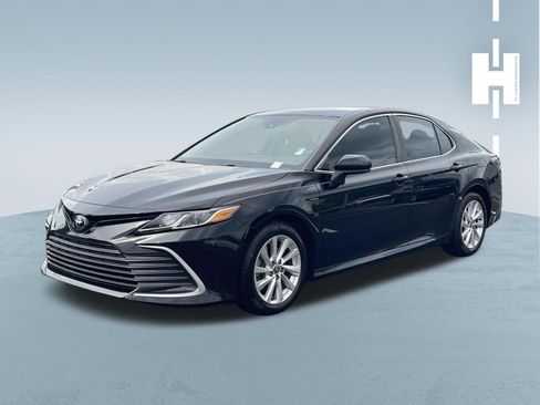 Used 2023 Toyota Camry LE FWD image 3