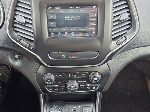 Used 2019 Jeep Cherokee Latitude Plus w/ Comfort/Convenience Group AWD/4WD image 25