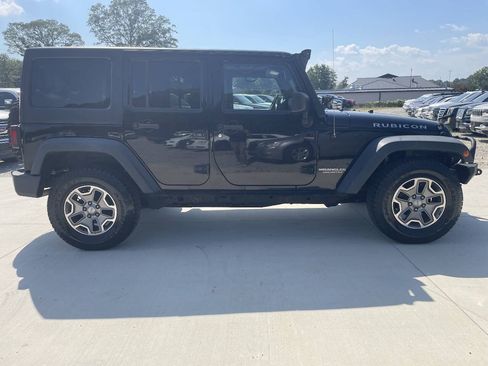 Used 2015 Jeep Wrangler Unlimited Rubicon w/ Connectivity Group AWD/4WD image 12