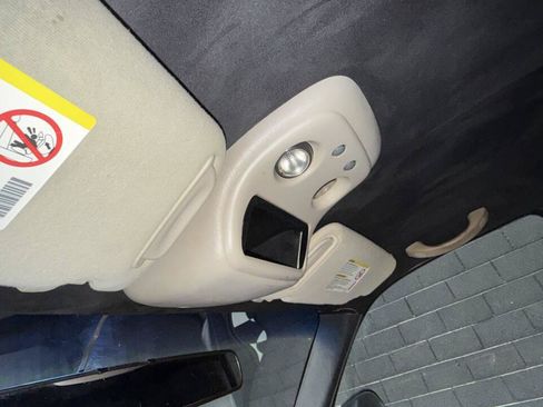 Used 2002 Chevrolet Avalanche 1500 4dr 4WD Crew Cab SB w/ Off-Road Suspension Pkg image 21