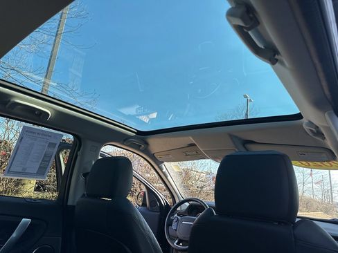 Used 2020 Land Rover Discovery Sport S image 30