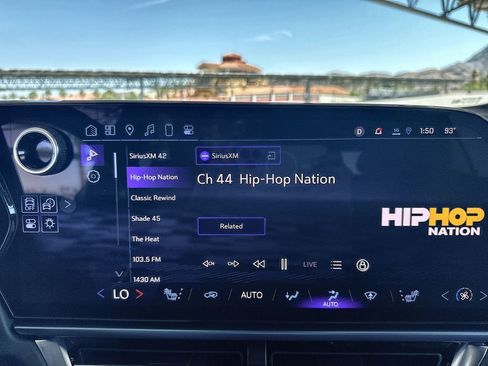 Used 2025 Chevrolet Equinox EV LT w/ Convenience Package image 5