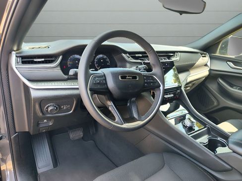 Used 2024 Jeep Grand Cherokee L Laredo image 19