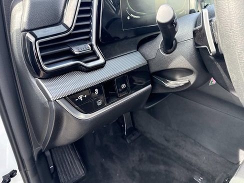 Used 2023 Kia Sportage LX image 20