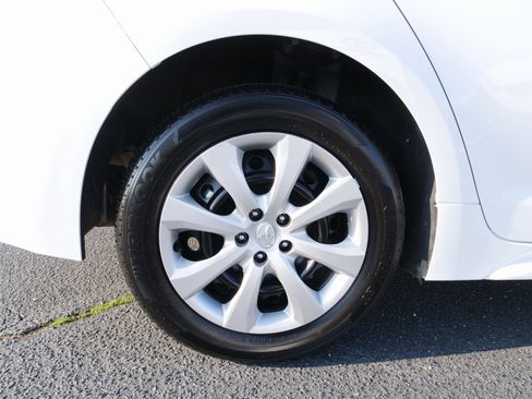 Used 2025 Toyota Corolla LE image 12