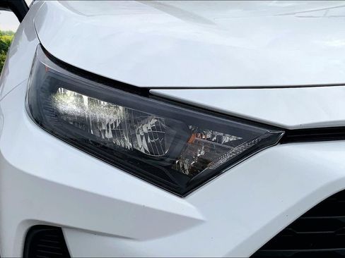 Used 2021 Toyota RAV4 LE AWD/4WD image 31