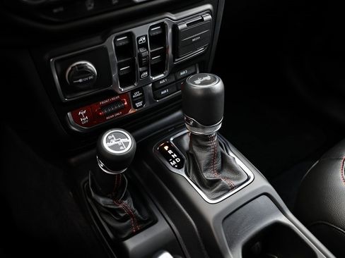 Used 2021 Jeep Wrangler Unlimited Rubicon w/ Dual Top Group image 39