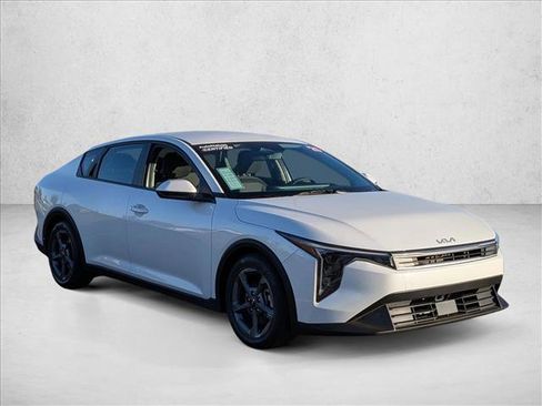 Used 2025 Kia K4 FWD image 3