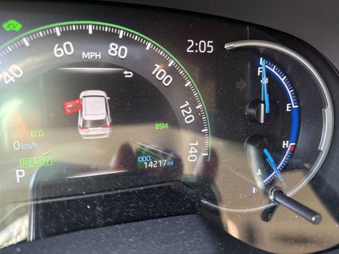 Used 2023 Toyota RAV4 XLE w/ Convenience Package image 8