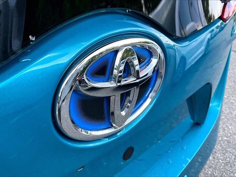 Certified 2017 Toyota Prius Prime Advanced FWD image 29