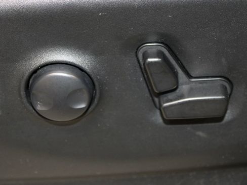 Used 2023 Chrysler Pacifica Limited FWD image 26