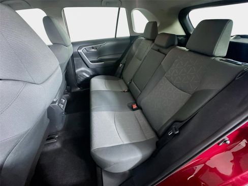 Used 2021 Toyota RAV4 XLE FWD image 20