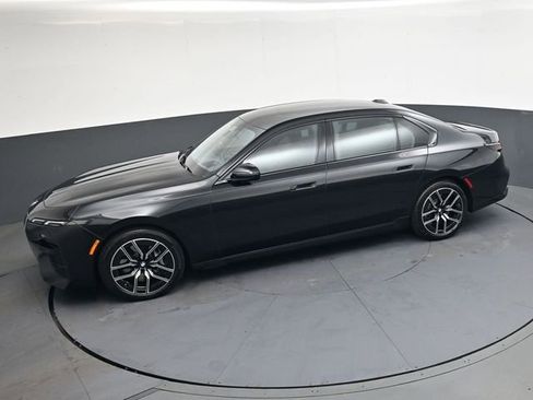 Used 2025 BMW 760i xDrive w/ Luxury Rear Seating Package AWD/4WD image 26