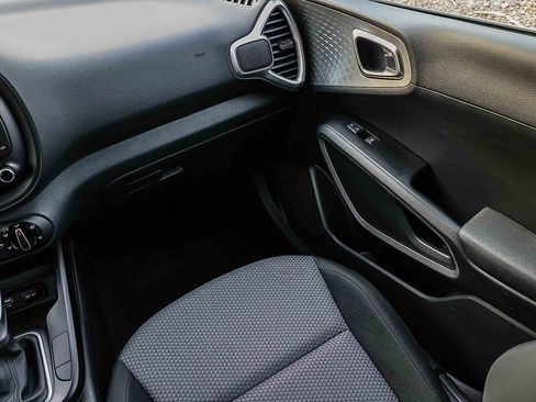 Certified 2023 Kia Soul LX w/ LX Technology Package image 17