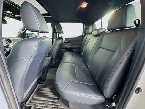 Used 2021 Toyota Tacoma TRD Off-Road w/ TRD Premium Off Road Package image 23