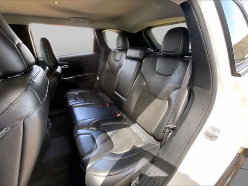 Used 2020 Jeep Cherokee Latitude Plus FWD image 19