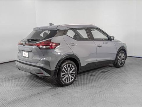 Used 2023 Nissan Kicks SV image 8